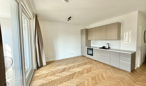 Erstbezug in Schöneberg: Stilvolle 1-Zimmer-Wohnung mit Wintergarten und Einbauküche