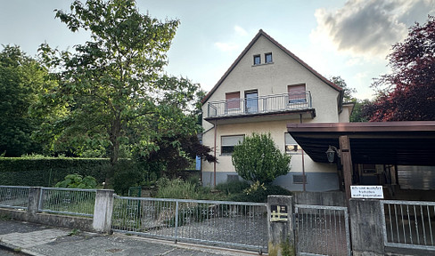 Großzügiges Mehrgenerationenhaus mit vielfältigen Nutzungsmöglichkeiten