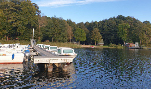 Quiet, safe, and away from the city: A luxurious wooden house nestled in the forest, situated between three lakes.
