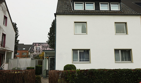 ***** 3-family house + additional development option - access from cul-de-sac*****