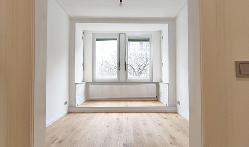 Old building/first occupancy after modernization: 3-room apartment with small balcony in sought-after location/Bussenstr.