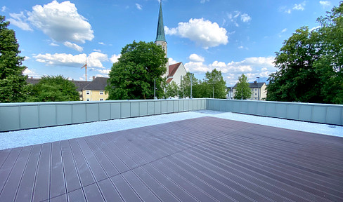 Spacious top floor apartment with stunning mountain views