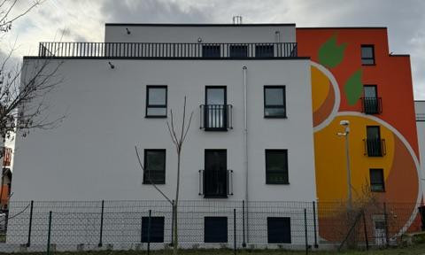 Dreamy 3-room apartment with a separate kitchen, rooftop terrace, air conditioning, and blinds. Located in district B16.