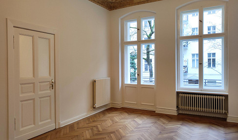 First occupancy after refurbishment: wonderful apartment in Ku-Damm side street