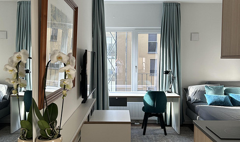 In Mitte, Warm, mit Concierge-service/ Fitnessstudio/ Bistro/ Coworking area mit free internet