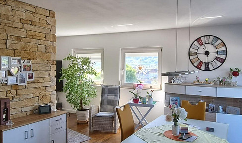 Large 4.5 room maisonette apartment in a central & quiet location