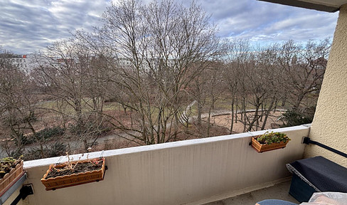 Helle 2-Zi. Wohnung mit Balkon in City-Lage nähe Tiergarten