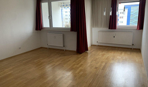 Free of commission: Bright, friendly apartment incl. underground parking space near Traunauen