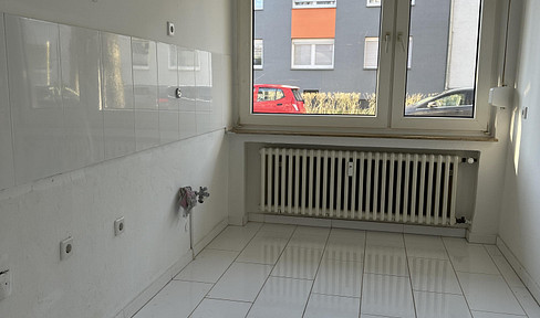 Apartment, 50 m² living space, 2 rooms, kitchen, hallway, bathroom.