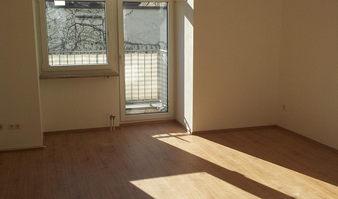 Central and modernized 2.5-room apartment in Munich - ready for occupancy from 01.05.2025