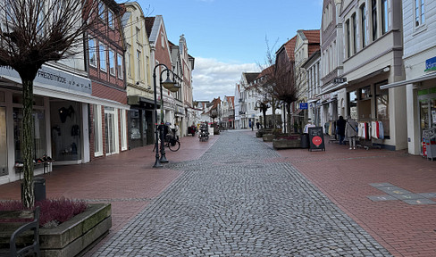 Pedestrian zone - Sought-after size with parking lot