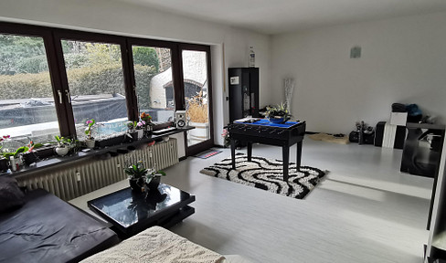 sonnendurchflutete EG-Wohnung mit alleinigem Gartenzugang und Terrasse - ca 100qm