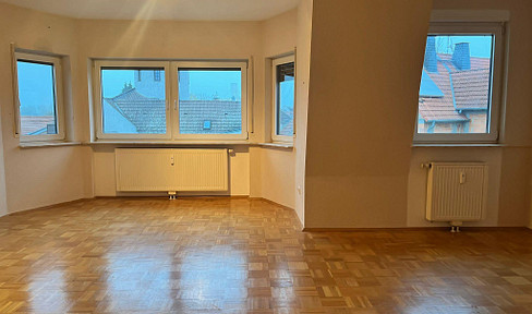 Empty, well-designed 4 room apartment in Schöneck - owner-occupation or capital investment with 5% yield!