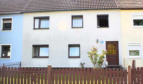 Charming terraced house with two residential units and large garden in a central location!