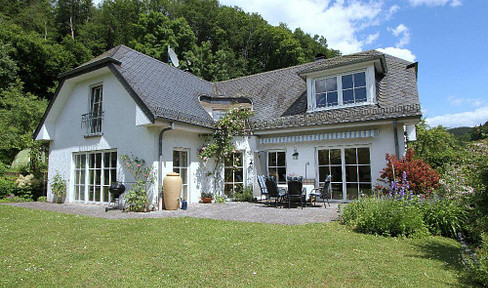 Luxurious English country house in the heart of the Vulkaneifel, commission-free