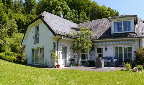 Luxurious English country house in the heart of the Vulkaneifel, commission-free