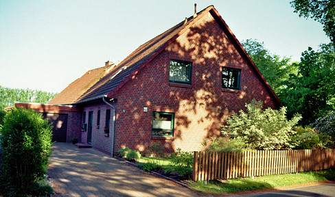 Energy-optimized architect-designed house for a young family (low-energy house) in a great location