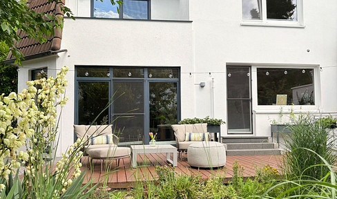 With style & character - end terraced house on a nature reserve (commission-free)