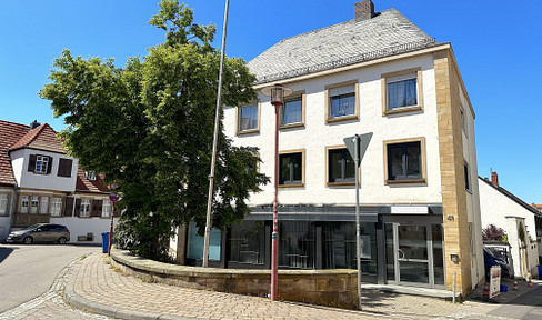 Attractive commercial space in the heart of Wachenheim, located on the Wine Route (8.58 euros per square meter).