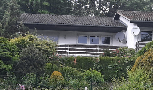 Semi-detached house at the end of a cul-de-sac