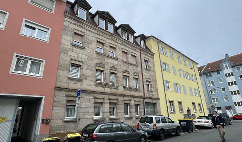 Charming old building meets central location: 2-room apartment in the heart of the artists' and cultural district