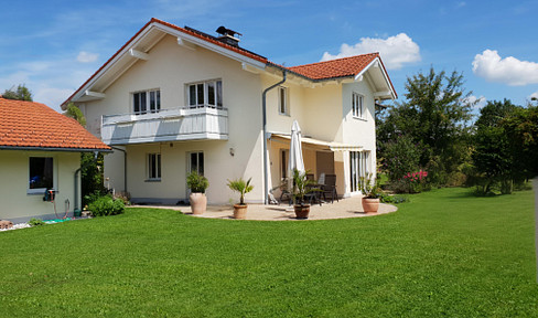 Architekten-Einfamilienhaus in Niedrigenergiebauweise mit großem Grundstück