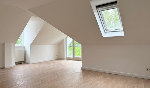 4-room apartment with balcony, available for the first time, in the green Berlin district of Schmöckwitz.