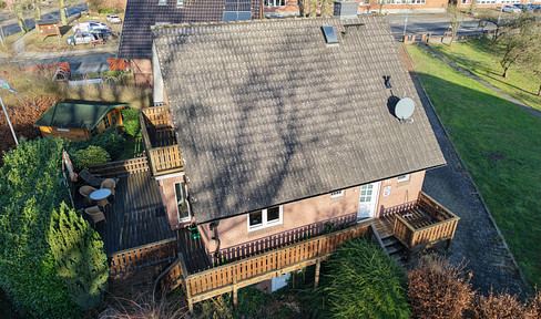 Vahrendorf: Spacious detached house with good room layout-Courtage-free
