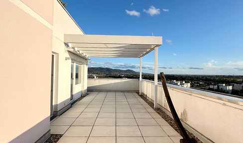 Direkt vom Eigentümer! Renovierte Penthouse-Wohnung in Weinheim-West mit Weitblick!