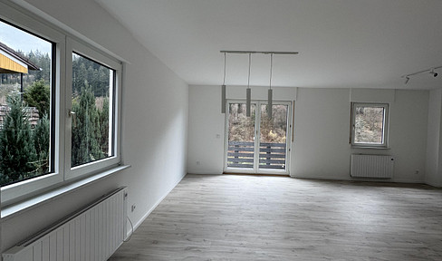 Moderne 3-Zimmer-Wohnung mit Balkon und Blick ins Grüne