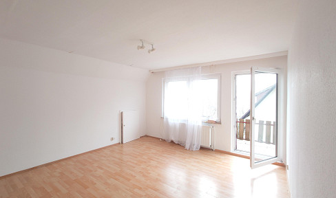 Well-kept 2-room apartment with balcony and fitted kitchen in a green area and optional garage