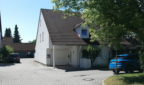 End terraced house in preferred residential area