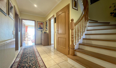 Well-maintained detached house with granny apartment in a beautiful location on the edge of the forest