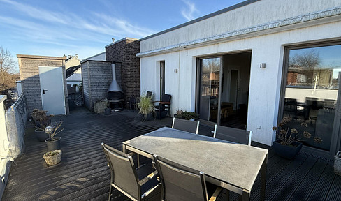 Niendorfer Markt - COURTAGEFREI: Almost new apartment with 4 rooms