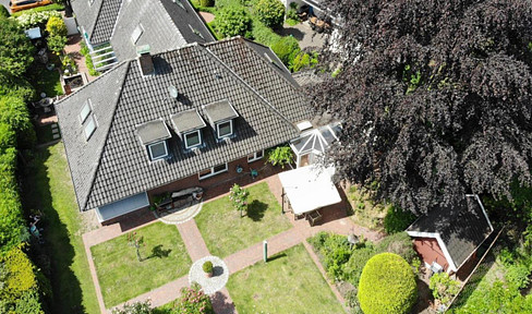Von Privat - Großzügiger Bungalow mit Einliegerwohnung in zentraler Lage
