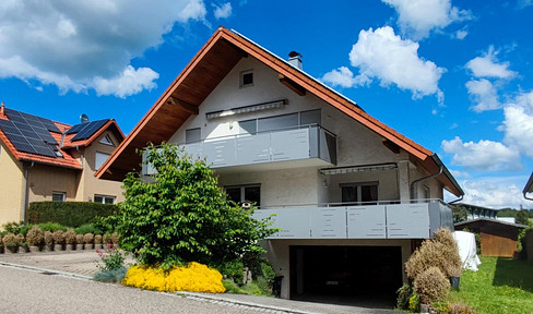 Spacious, 8-bedroom detached house with granny apartment and upscale interior in Friolzheim