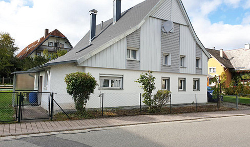 Einfamilienhaus - Freistehend. Ehemaliges Bauernhaus. Liebevoll gepflegt worden. Sofort einziehen.