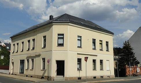 energetic, renovated, beautiful apartments in the center of beautiful Lengenfeld