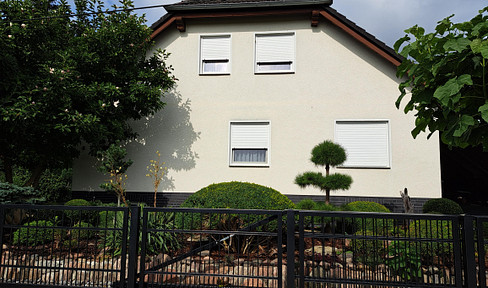 Sehr schönes Einfamilienhaus mit Einliegerwohnung und voll unterkellert