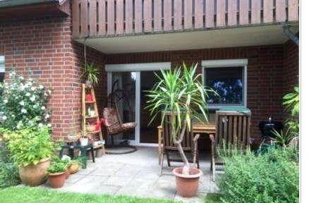 Dreizimmer Erdgeschosswohnung mit Garten und Carport