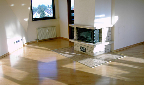 Light-flooded, cozy 3-room attic apartment with south-facing balcony