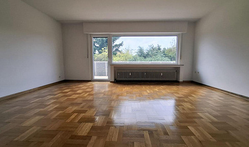 In Rheinnähe ruhige 3-Zimmer-Wohnung mit großem Sonnenbalkon (Linie 16)