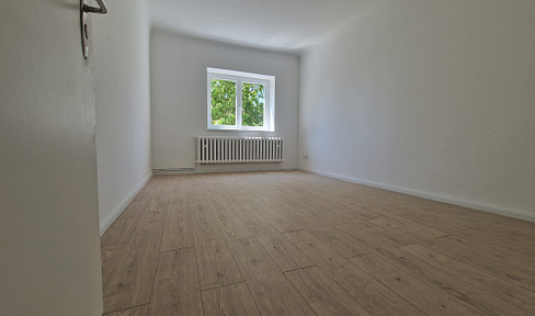 PROVISION-FREE & OCCUPANCY-FREE: Renovated condominium with large terrace