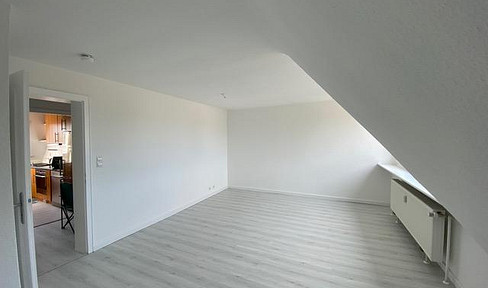 Bright 2.5 room top floor apartment with parking space from private owner