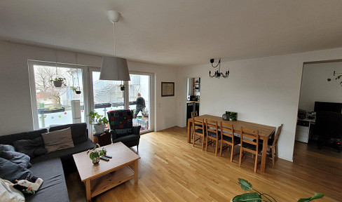 Modern 2-room apartment with balcony & parking space in Freiburg-Stühlinger - commission-free