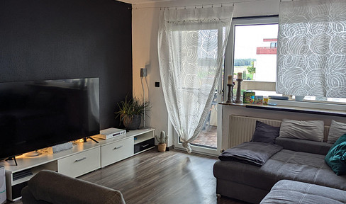 Space for the whole family: 4.5 rooms, loggia, fitted kitchen and parking spaces in Ketsch