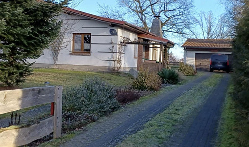 Bugalow-style detached house with double garage, double carport and large garden