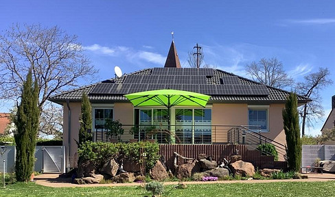 A garden paradise offering countless possibilities.