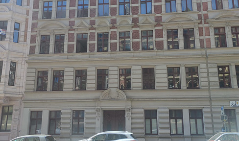 Central, furnished old building apartment on Hasselbachplatz with balcony