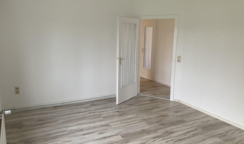 helle, frisch renovierte 3 bzw. 4 Zimmer Wohnung, inkl. neuer Einbauküche